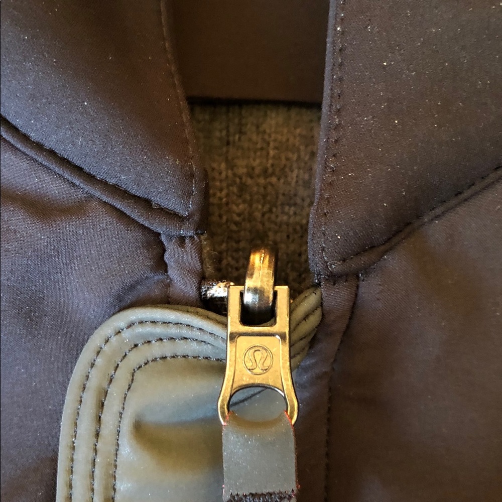 Versatile Reversible Lululemon Jacket - image 3